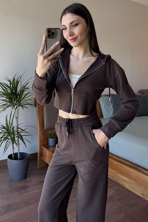 Kahverengi Kapüşon Detaylı Crop Ceketli Takım