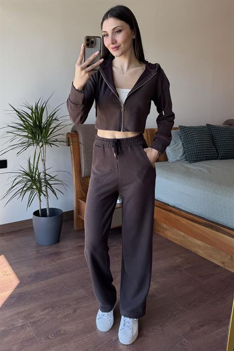 Kahverengi Kapüşon Detaylı Crop Ceketli Takım