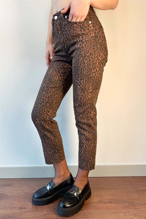Kahverengi Leopar Desenli Paçası Kesik Boy Fit Jean