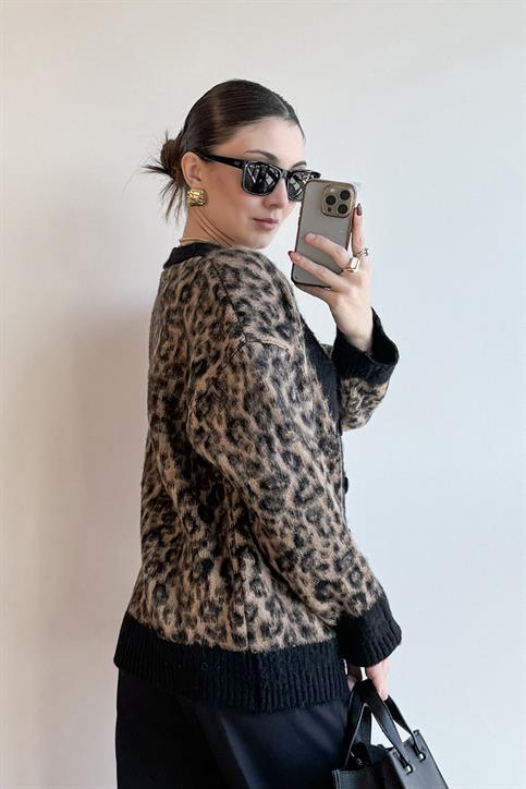 Kahverengi Leopar Desenli Sakallı Triko Hırka