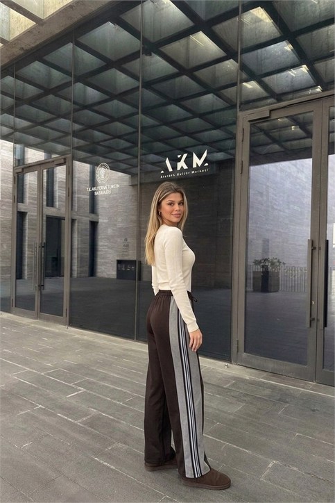 Kahverengi Şerit Detaylı Pantolon
