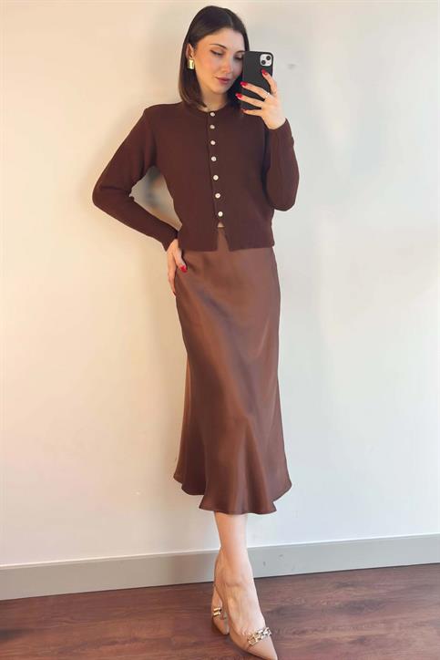 Kahverengi Taş Düğmeli Soft Hırka