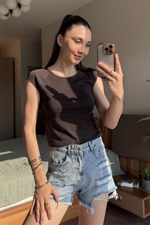 Kahverengi Zımba Detaylı T Shirt
