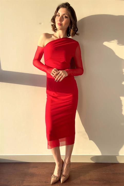Kırmızı Tül Kollu Tek Omuz Drapeli Elbise