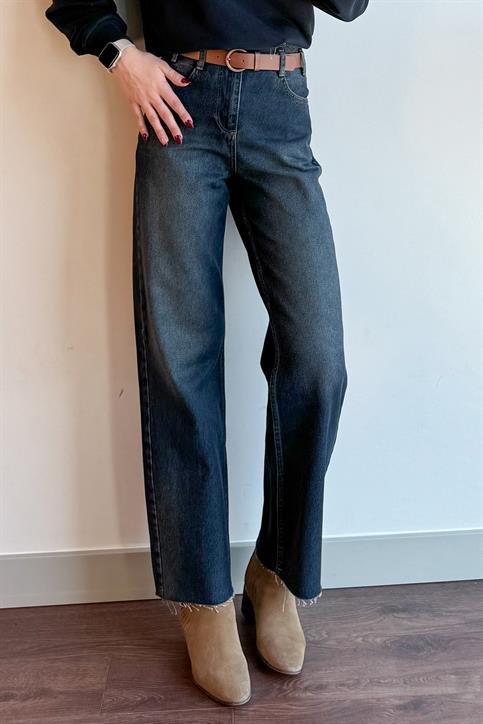 Koyu Mavi Beli Dikişsiz Kemerli Denim Pantolon