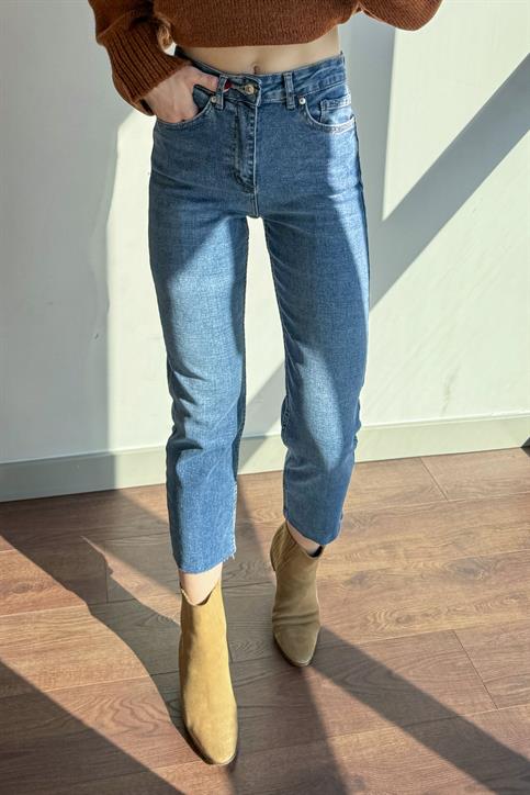 Koyu Mavi Paça Kesik Boyfit Jean