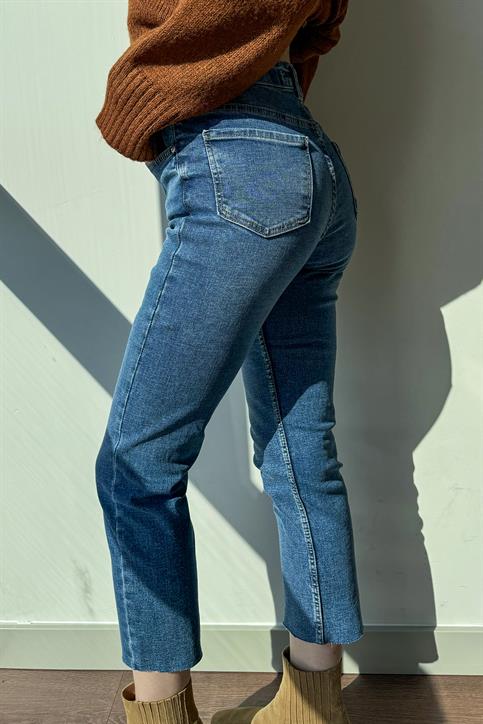 Koyu Mavi Paça Kesik Boyfit Jean