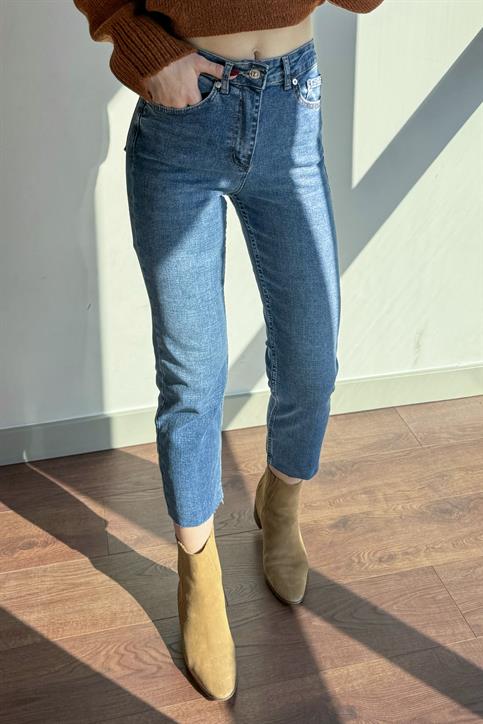 Koyu Mavi Paça Kesik Boyfit Jean