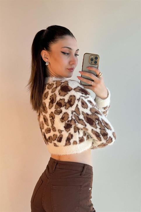 Krem Leopar Desenli Bisiklet Yaka Sakallı Yumoş Crop Kazak