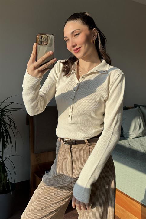 Krem Renata Çıtçıtlı Kazak