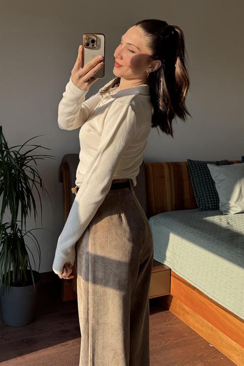Krem Renata Çıtçıtlı Kazak