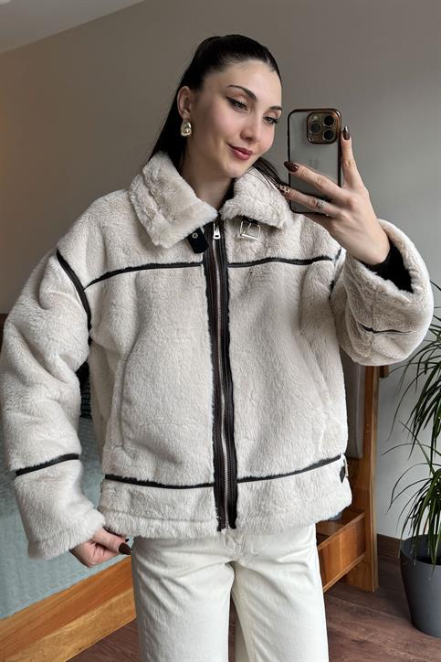 Krem Ters Detaylı Peluş Lamineli Mont