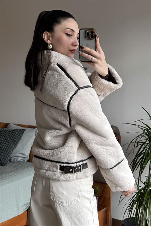 Krem Ters Detaylı Peluş Lamineli Mont