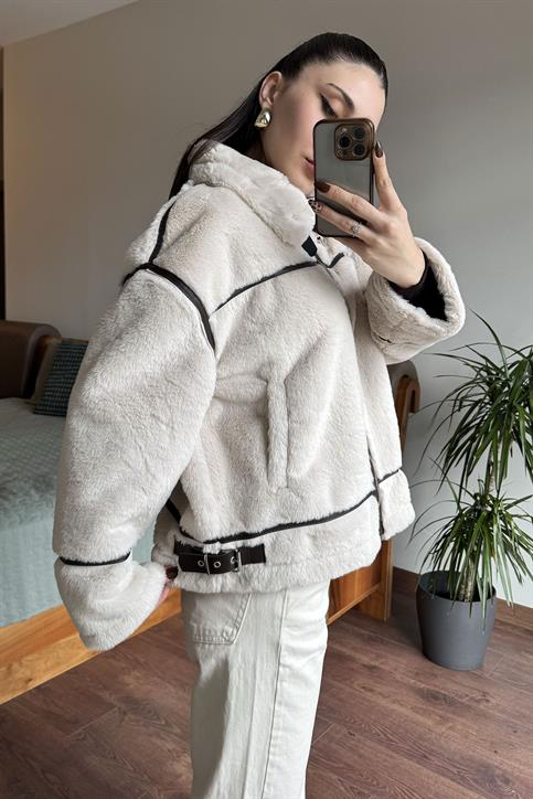 Krem Ters Detaylı Peluş Lamineli Mont