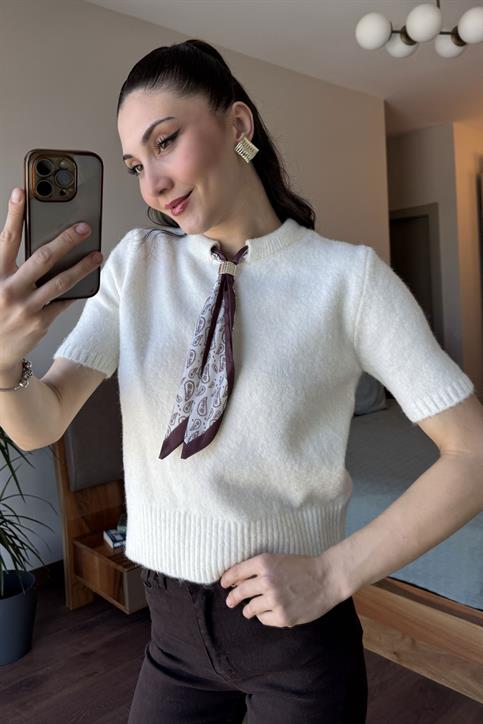 Krem Yakası Fularlı Kısa Kollu Triko Kazak