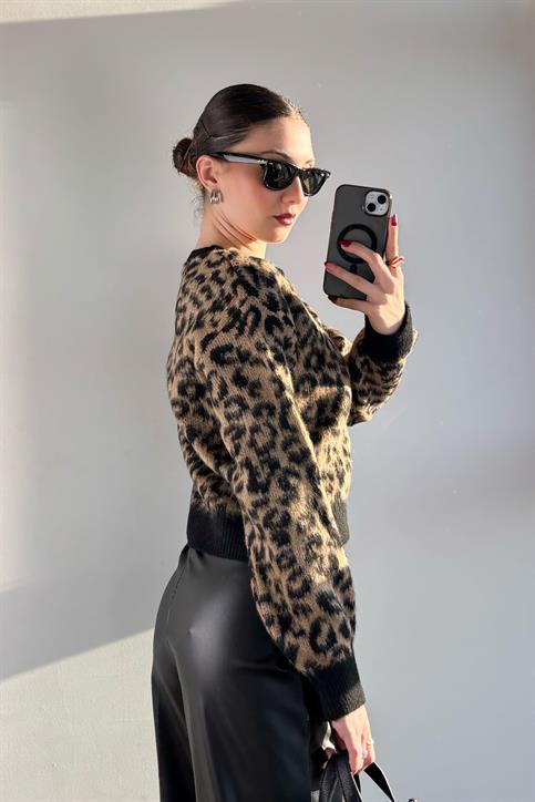 Leopar Sakallı Crop Kazak