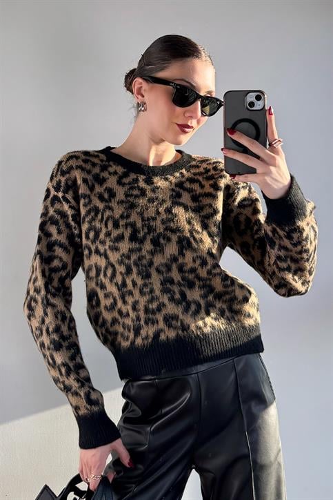 Leopar Sakallı Crop Kazak