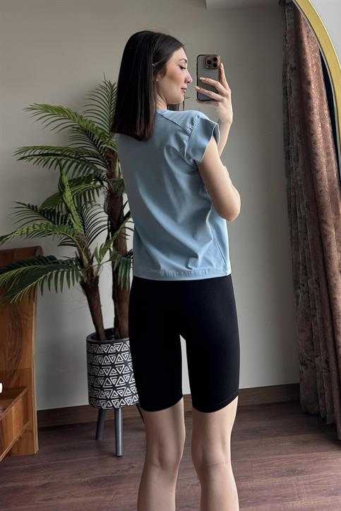 Mavi Kol Detaylı T Shirt