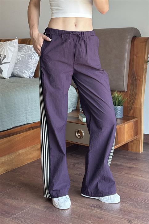 Mürdüm Yanı Şerit Detaylı Pantolon