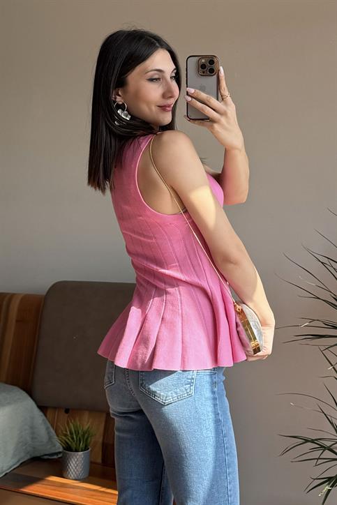 Pembe Belden Oturtmalı Volanlı Bluz