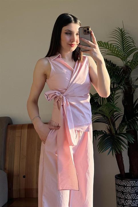 Pembe Çizgli Bağlamalı Bluz