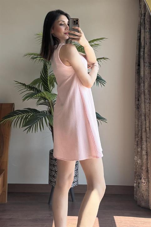 Pembe Çizigli Arkadan Fermuarlı Elbise