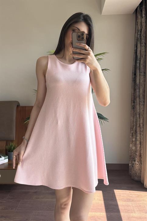 Pembe Çizigli Arkadan Fermuarlı Elbise
