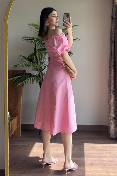 Pembe Dikiş Detaylı Elbise