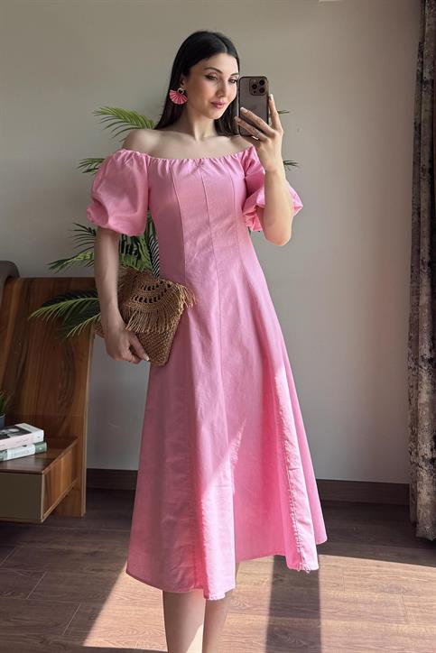 Pembe Dikiş Detaylı Elbise