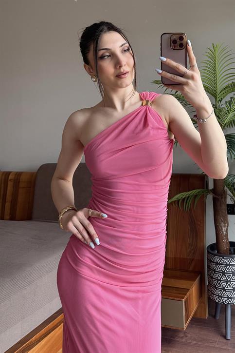 Pembe Metal Toka Detaylı Tek Omuz Astarlı Tül Elbise