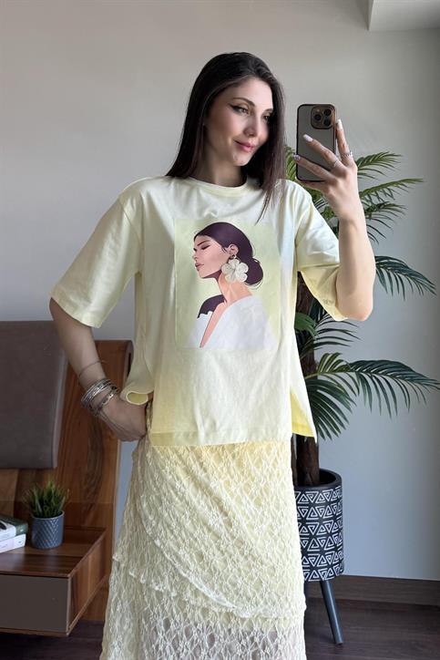 Sarı Küpe Detaylı T Shirt