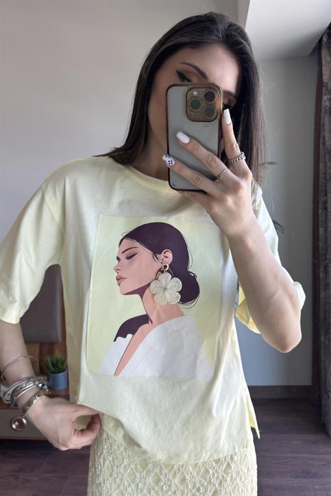 Sarı Küpe Detaylı T Shirt