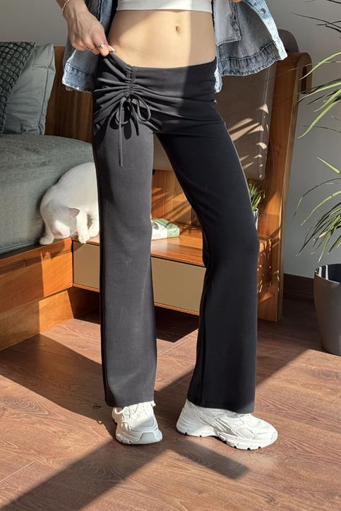 Siyah Büzgü Detaylı Pantolon
