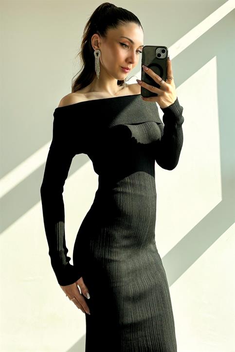 Siyah Degaje Yaka Ftilli Triko Elbise