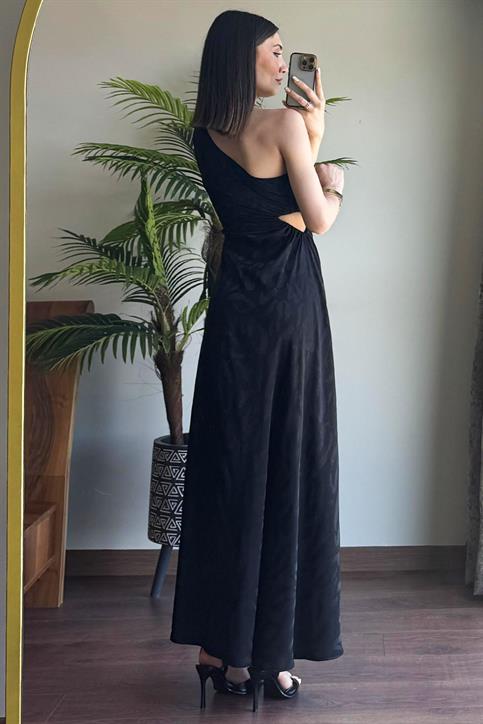 Siyah Dekolte Detaylı Leopar Desenli Elbise