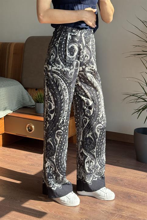 Siyah Desenli Pantolon