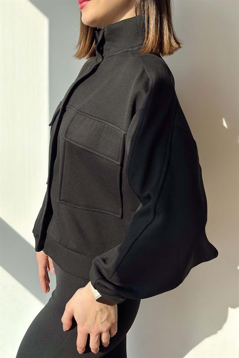 Siyah Kapak Cepli Çıtçıtlı Sweatshirt