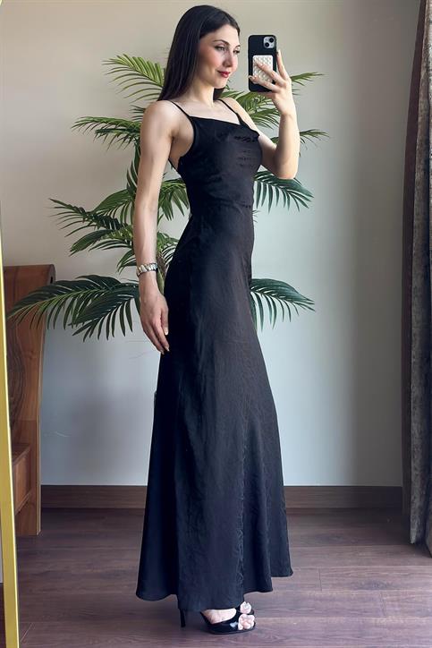 Siyah Kendinden Çizgi Desenli Degaje Yaka Elbise