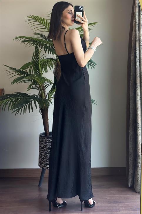 Siyah Kendinden Çizgi Desenli Degaje Yaka Elbise