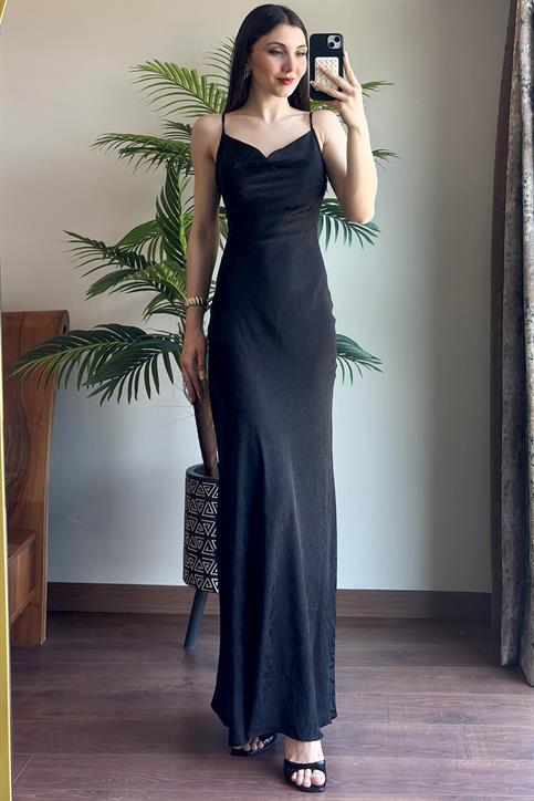 Siyah Kendinden Çizgi Desenli Degaje Yaka Elbise