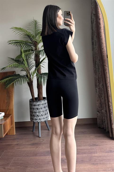 Siyah Kol Detaylı T Shirt