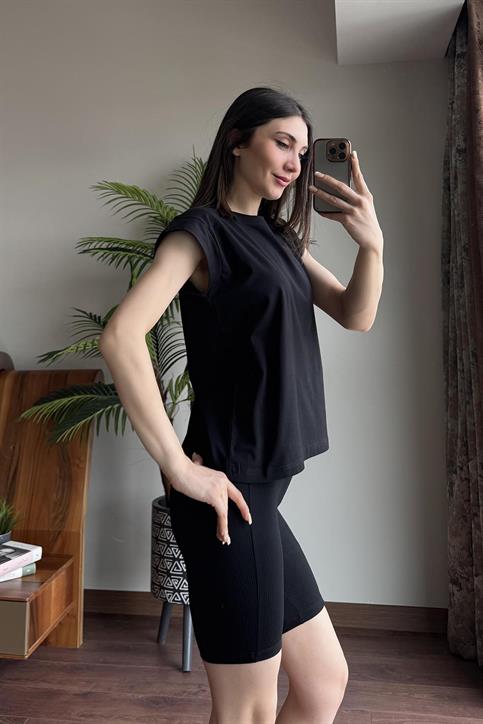 Siyah Kol Detaylı T Shirt
