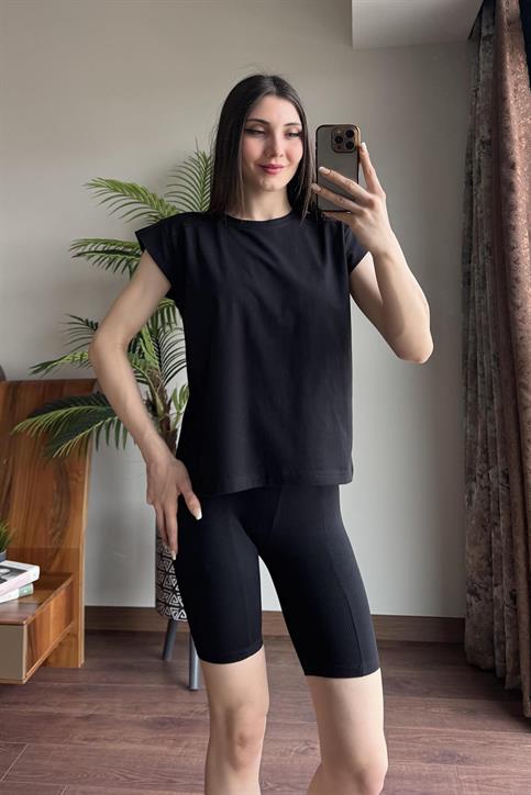 Siyah Kol Detaylı T Shirt