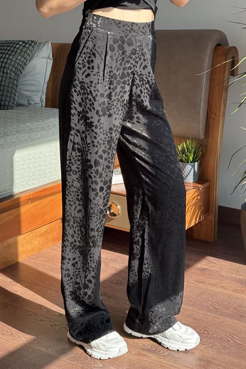 Siyah Leopar Desenli Pantolon