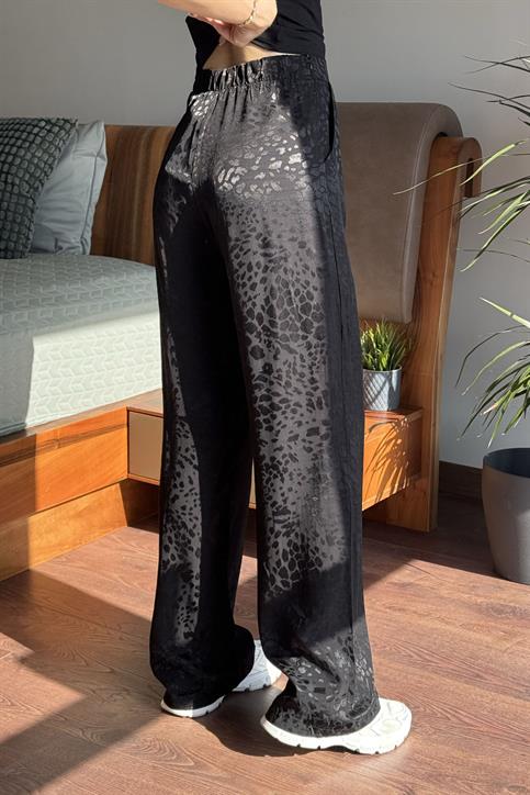 Siyah Leopar Desenli Pantolon
