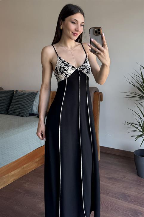 Siyah Nakışlı Elbise