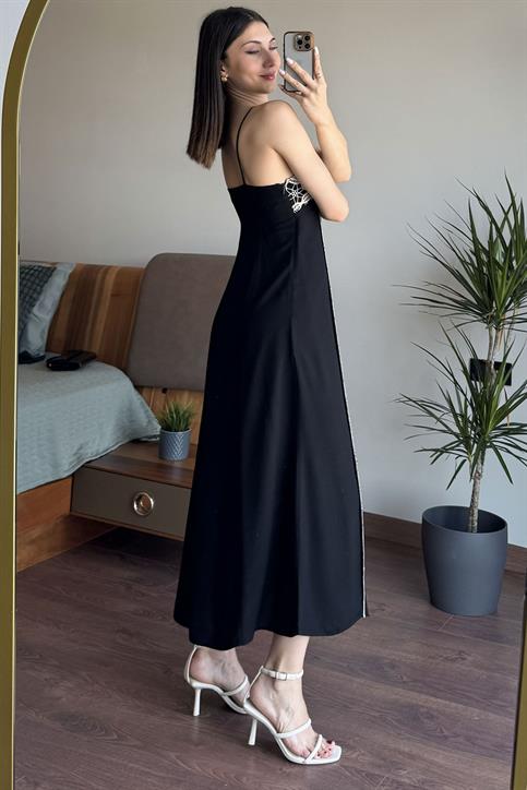 Siyah Nakışlı Elbise