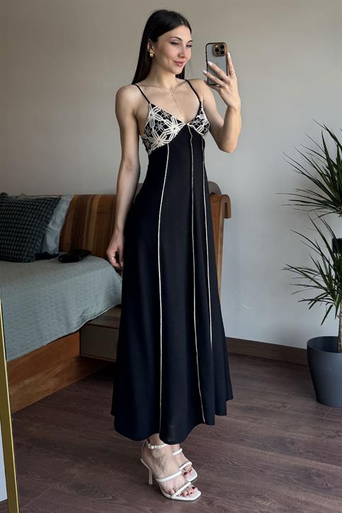 Siyah Nakışlı Elbise