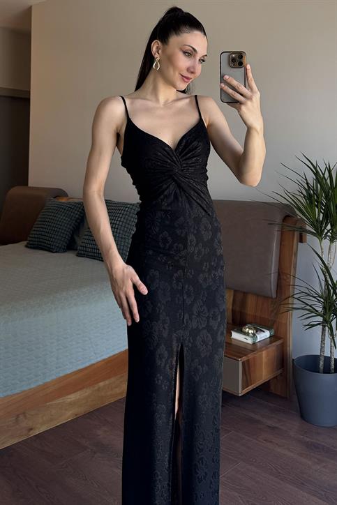 Siyah Ön Düğümlü Yırtmaç Detaylı Askılı Elbise