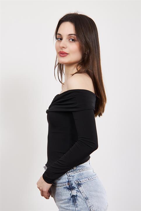 Siyah Önü Metal Detaylı Bluz